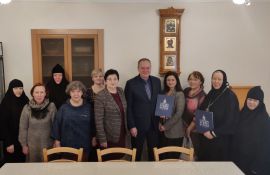 Сотрудники Госархива посетили Троицкую женскую обитель