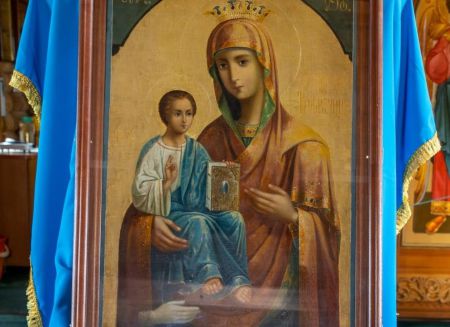 В Курском Свято-Троицком монастыре пребывает почитаемая икона Божией Матери «Троеручица». 30.11.2021