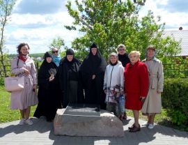 Сестры Курского Свято-Троицкого женского монастыря поучаствовали в молебне на месте колодезя преподобного Феодосия Печерского