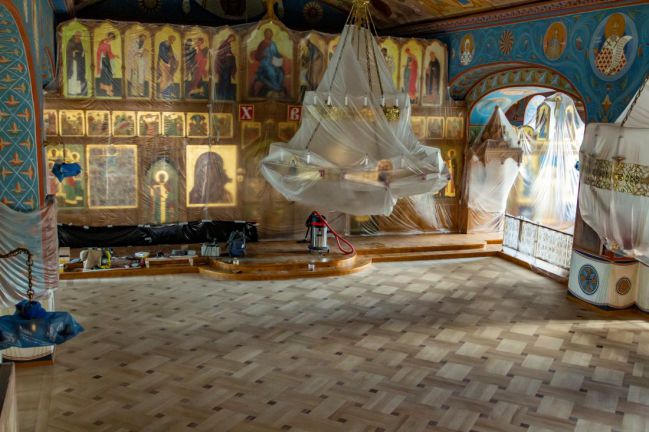 Продолжаются ремонтные работы в Новодворском храме монастыря