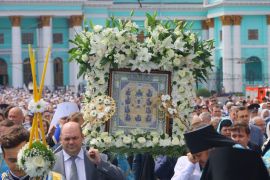 Сестры Троицкой обители приняли участие в крестном ходе с иконой Божией Матери «Знамение» Курской Коренной