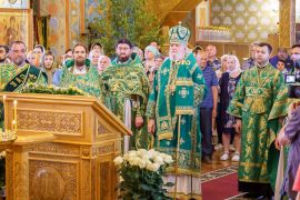 В День Святого Духа митрополит Герман совершил литургию в Свято-Троицком монастыре